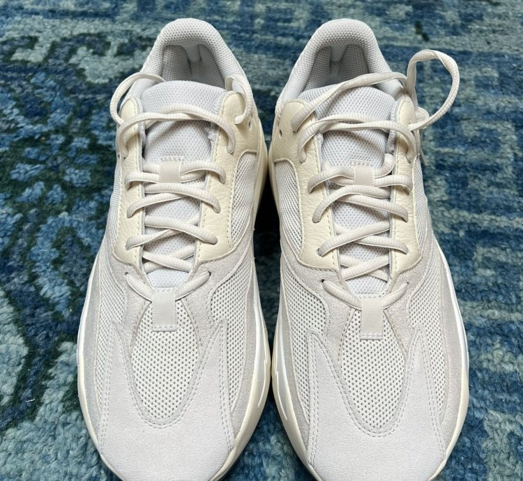 Yeezy 700 Analog