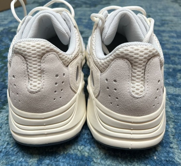 Yeezy 700 Analog