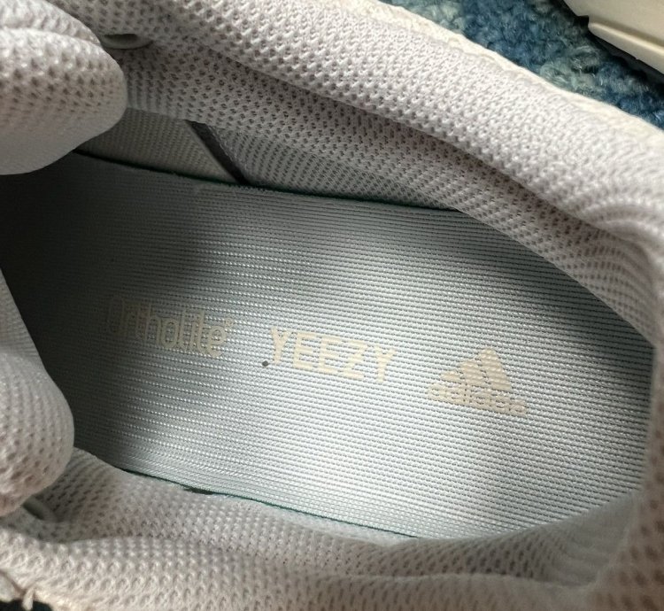 Yeezy 700 Analog