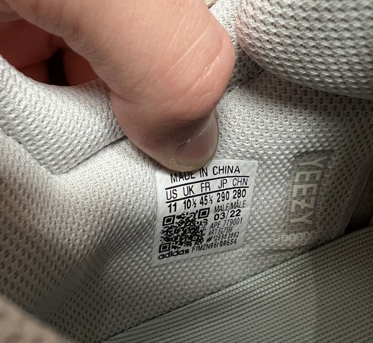 Yeezy 700 Analog