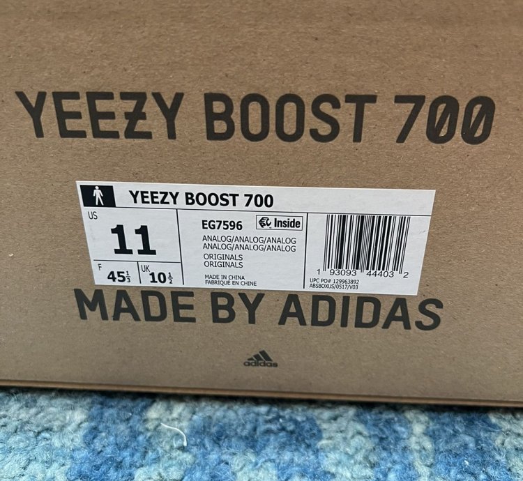 Yeezy 700 Analog