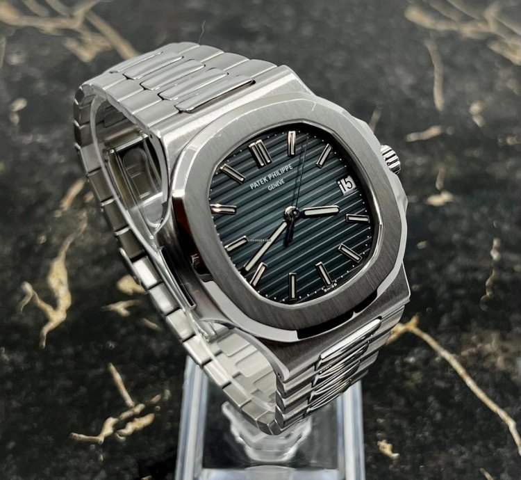 Patek Philippe Nautilus 5711 1a-001 - Full Set