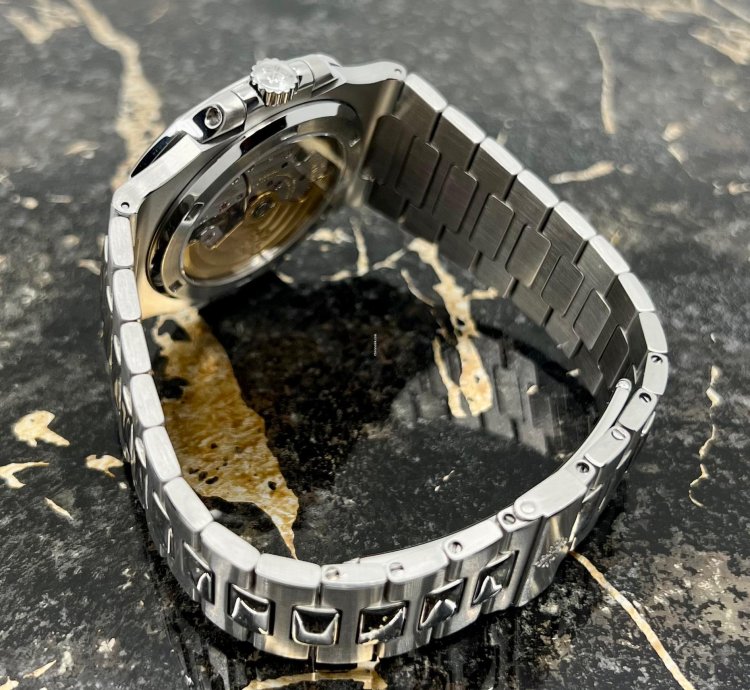 Patek Philippe Nautilus 5711 1a-001 - Full Set