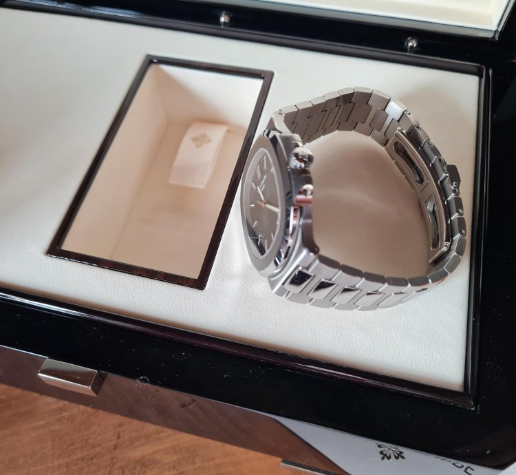 Patek Philippe Nautilus 5711 1a-001 Acier - Noir Trame - Full Set