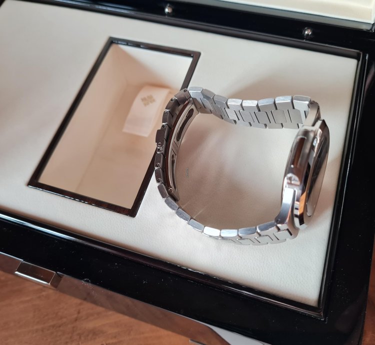 Patek Philippe Nautilus 5711 1a-001 Acier - Noir Trame - Full Set