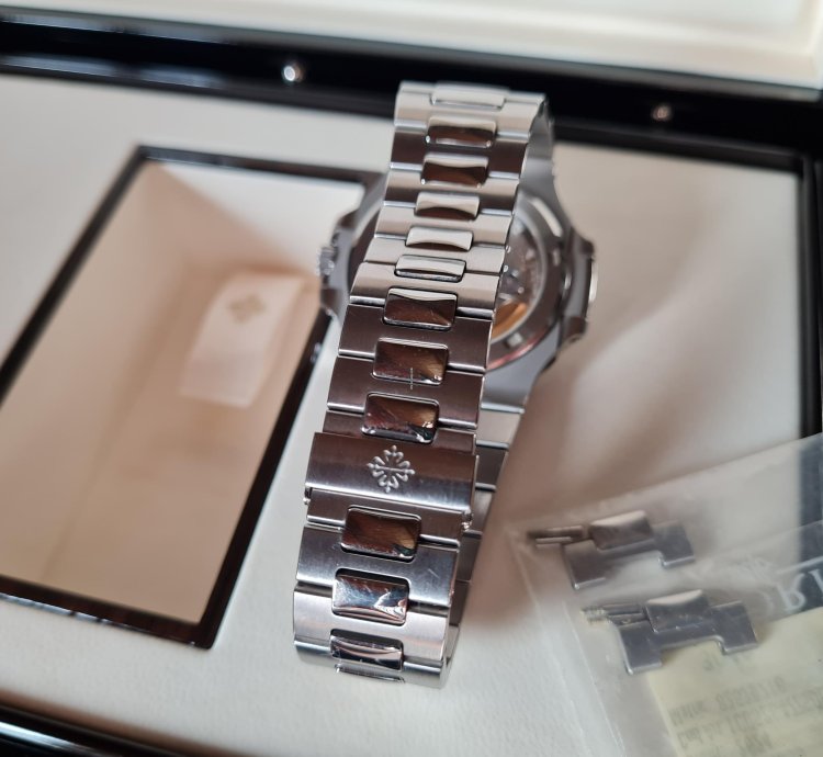 Patek Philippe Nautilus 5711 1a-001 Acier - Noir Trame - Full Set