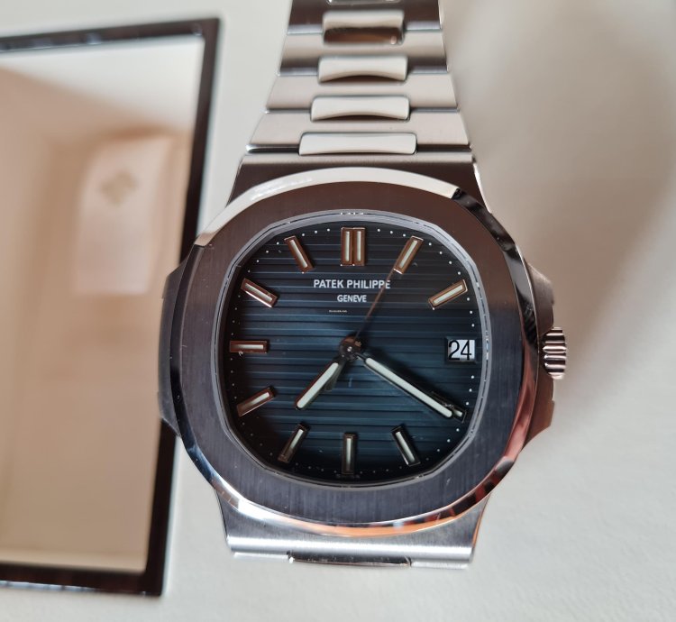 Patek Philippe Nautilus 5711 1a-001 Acier - Noir Trame - Full Set