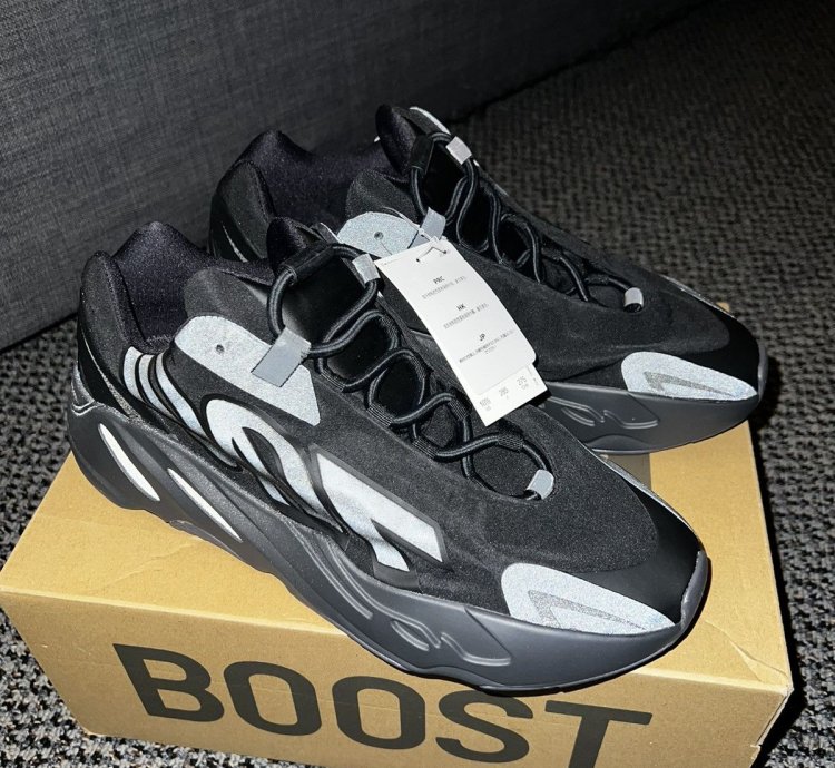Yeezy 700 Mnvn