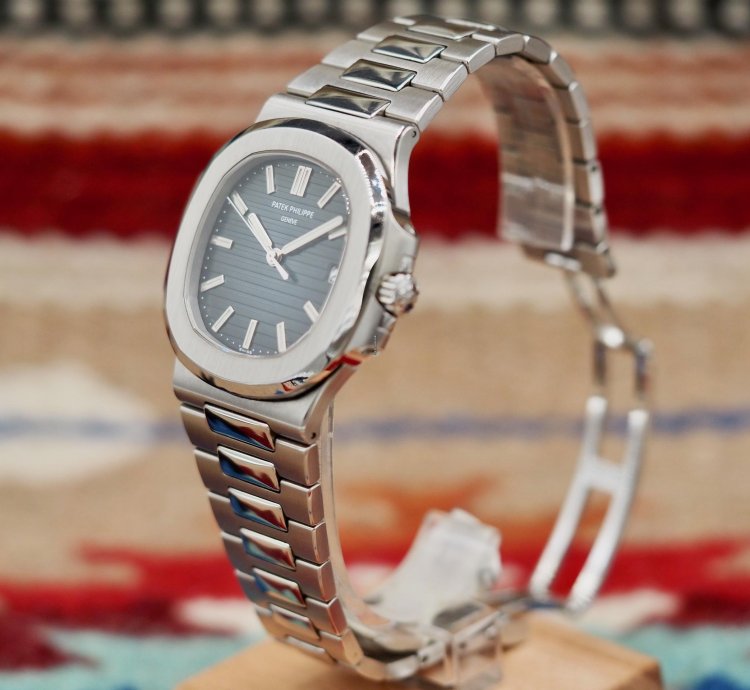 Patek Philippe Nautilus 5711 1a-001 Blue Poin On De Gen Ve