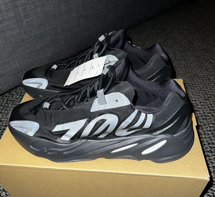 Yeezy 700 Mnvn
