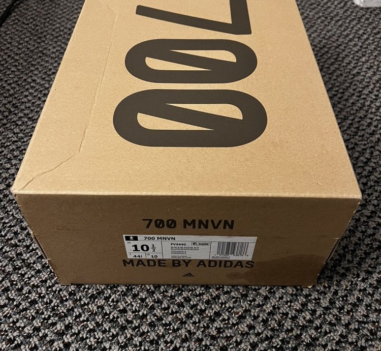 Yeezy 700 Mnvn
