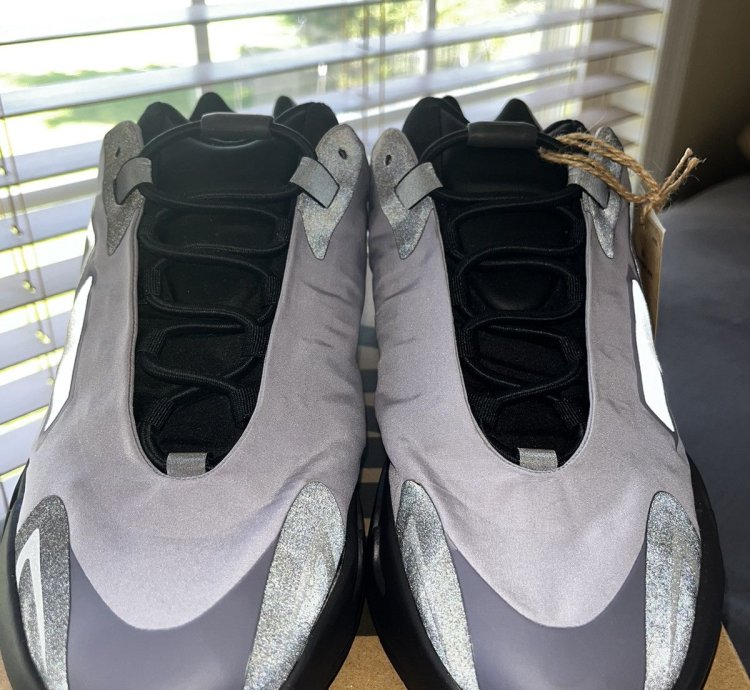 Yeezy 700 Mnvn Geode Adidas - Size 11 Ds