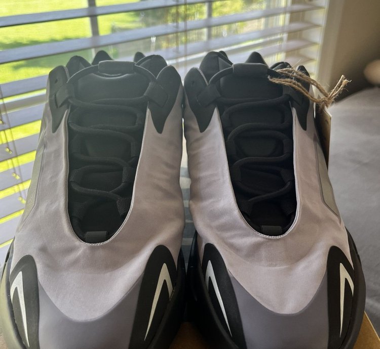 Yeezy 700 Mnvn Geode Adidas - Size 11 Ds