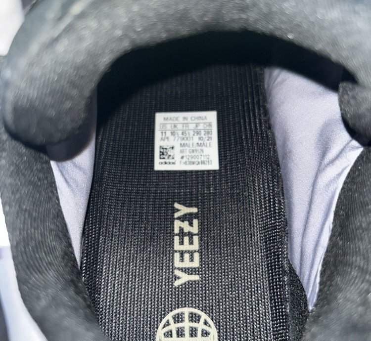 Yeezy 700 Mnvn Geode Adidas - Size 11 Ds