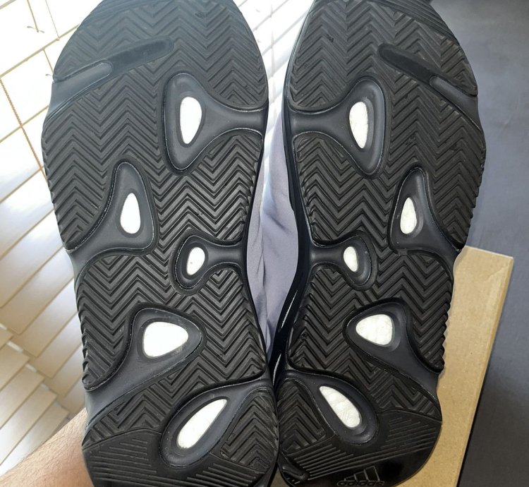 Yeezy 700 Mnvn Geode Adidas - Size 11 Ds