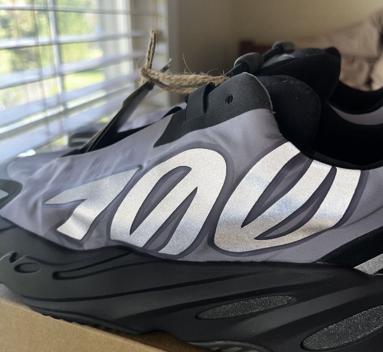 Yeezy 700 Mnvn Geode Adidas - Size 11 Ds
