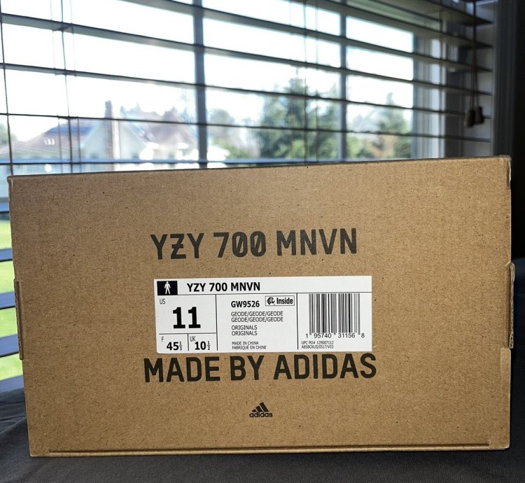 Yeezy 700 Mnvn Geode Adidas - Size 11 Ds