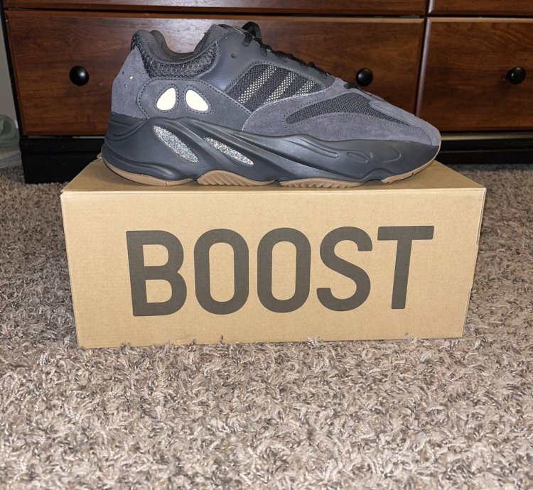 Yeezy 700 Utility Black