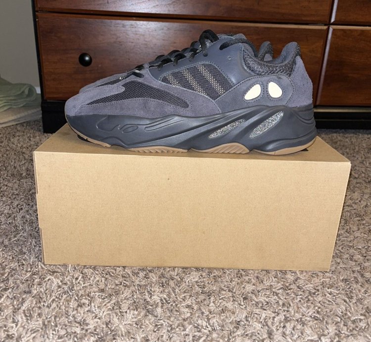 Yeezy 700 Utility Black