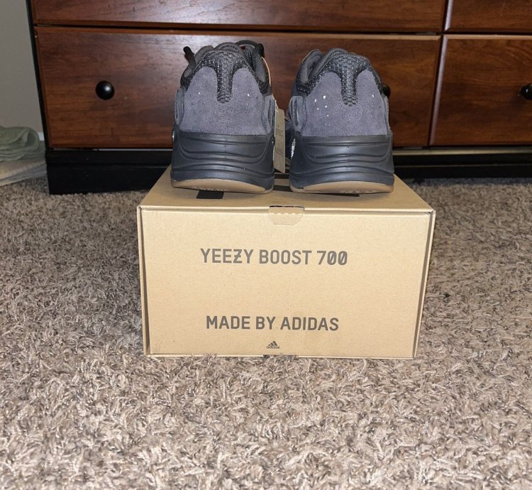 Yeezy 700 Utility Black