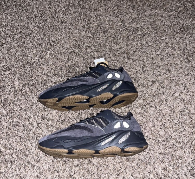 Yeezy 700 Utility Black