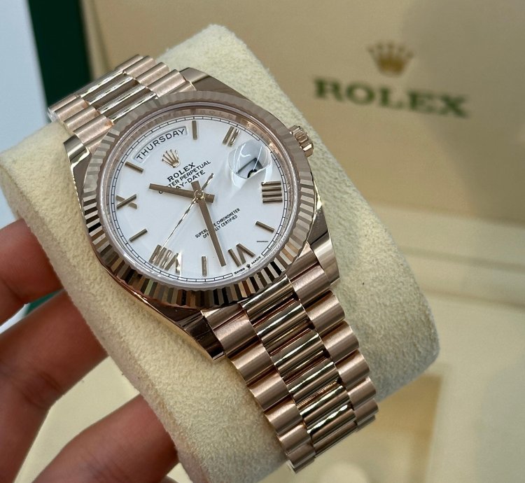 Rolex Day-date 40 40mm 228235 White Roman Dial Rose Gold President 2022