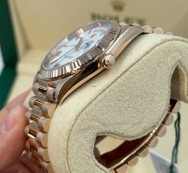 Rolex Day-date 40 40mm 228235 White Roman Dial Rose Gold President 2022