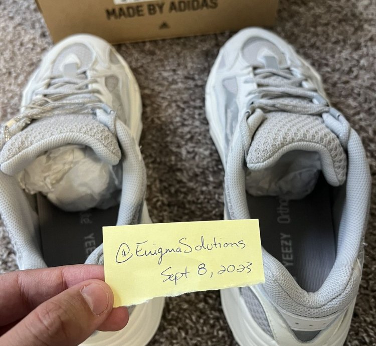 Yeezy 700 V2 Static