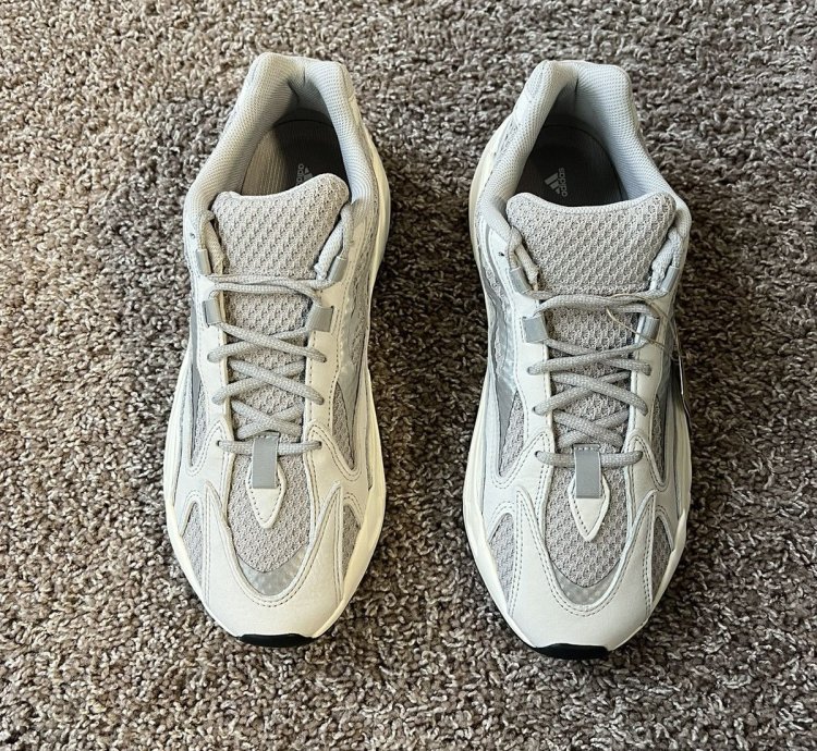 Yeezy 700 V2 Static