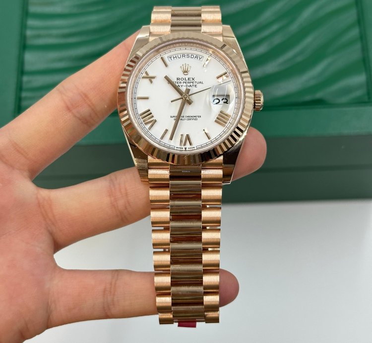 Rolex Day-date 40 40mm 228235 White Roman Dial Rose Gold President 2022