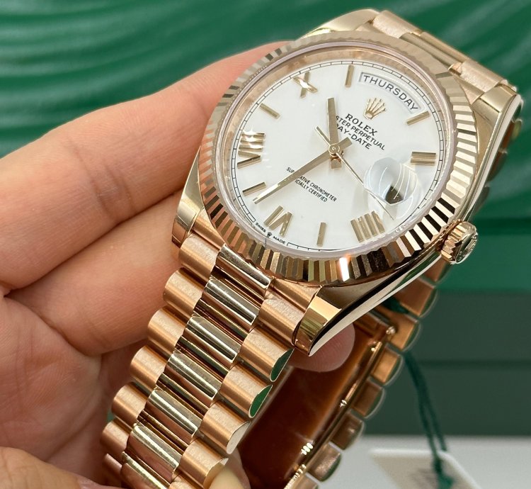 Rolex Day-date 40 40mm 228235 White Roman Dial Rose Gold President 2022