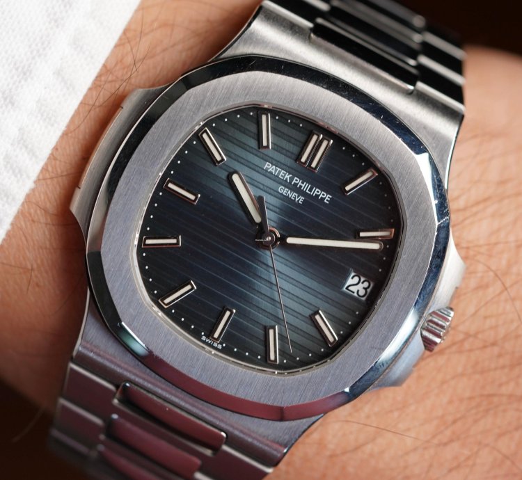 Patek Philippe Nautilus 5711 1a-010 Box Papers