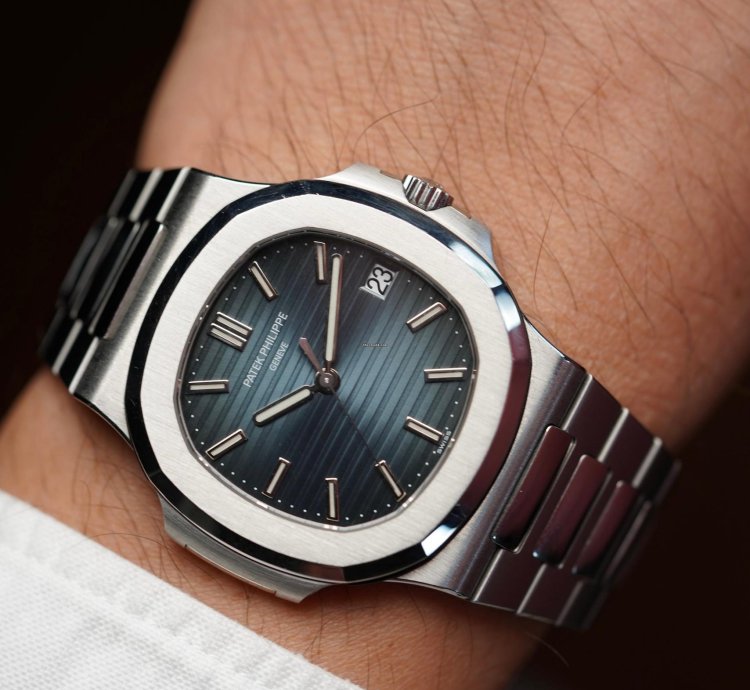Patek Philippe Nautilus 5711 1a-010 Box Papers