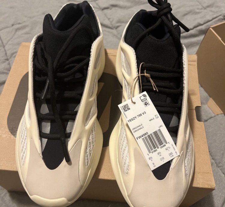 Yeezy 700 V3