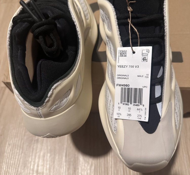 Yeezy 700 V3
