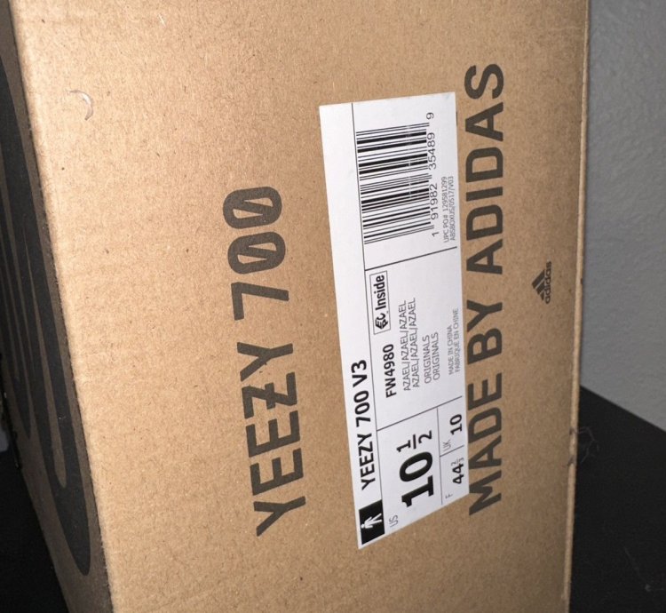 Yeezy 700 V3