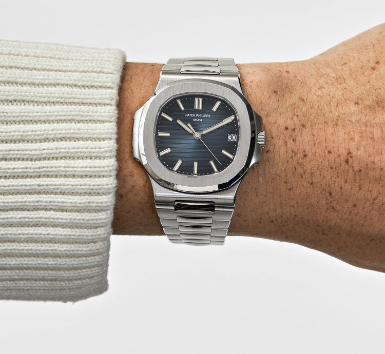 Patek Philippe Nautilus 5711 1a-010 Date Stainless Steel Blue Dial
