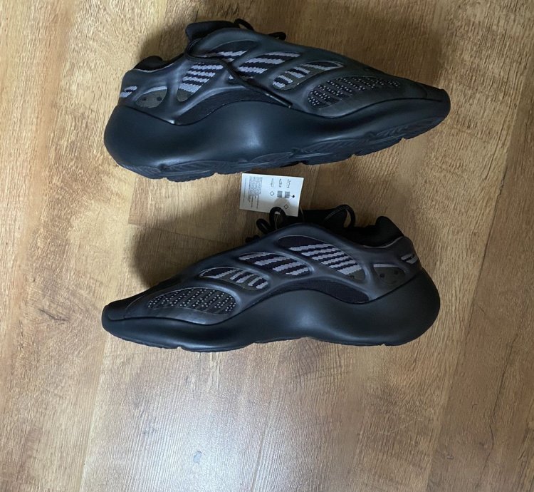 Yeezy 700 V3 Alvah