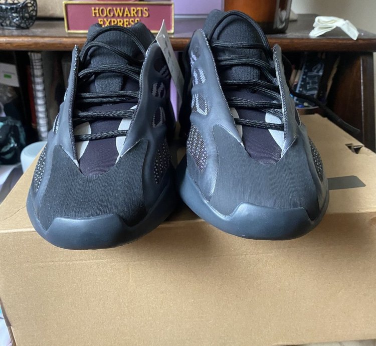 Yeezy 700 V3 Alvah