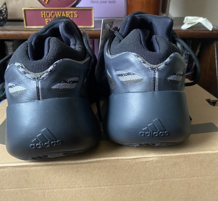 Yeezy 700 V3 Alvah