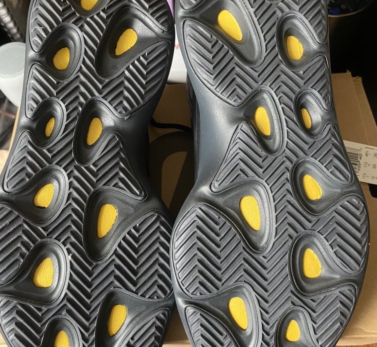 Yeezy 700 V3 Alvah