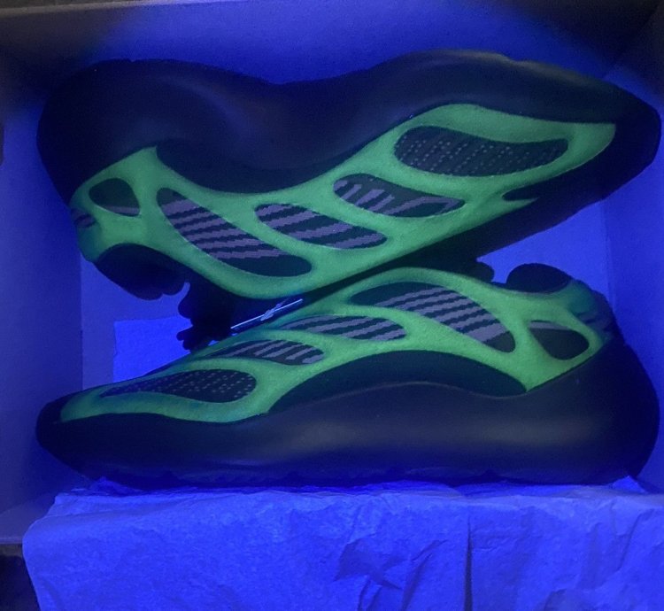 Yeezy 700 V3 Alvah