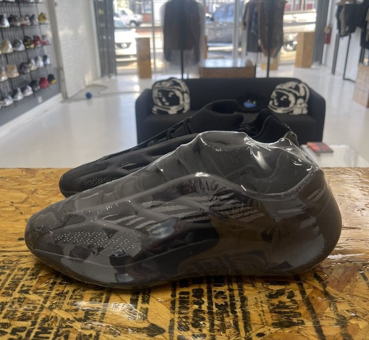Yeezy 700 V3 Alvah 14 5