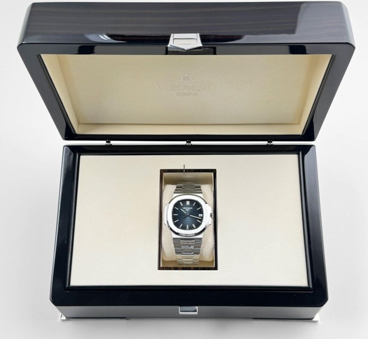 Patek Philippe Nautilus 5711 1a-010 Date Stainless Steel Blue Dial 2019