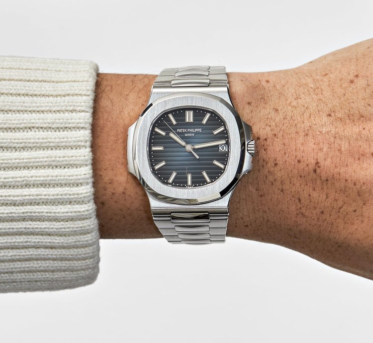 Patek Philippe Nautilus 5711 1a-010 Date Stainless Steel Blue Dial 2019