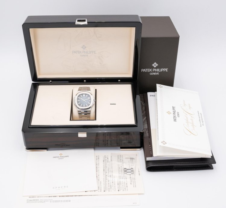 Patek Philippe Nautilus 5711 1a-010 Stainless Steel Blue 324 Movement 2017