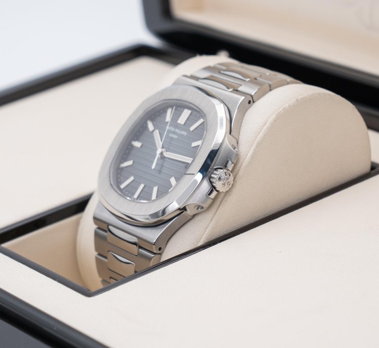Patek Philippe Nautilus 5711 1a-010 Stainless Steel Blue 324 Movement 2017