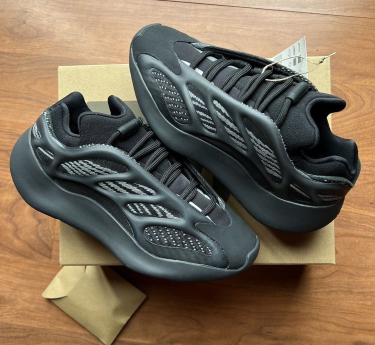 Yeezy 700 V3 Dark Glow 2021 New Womens 6 5 Mens 5
