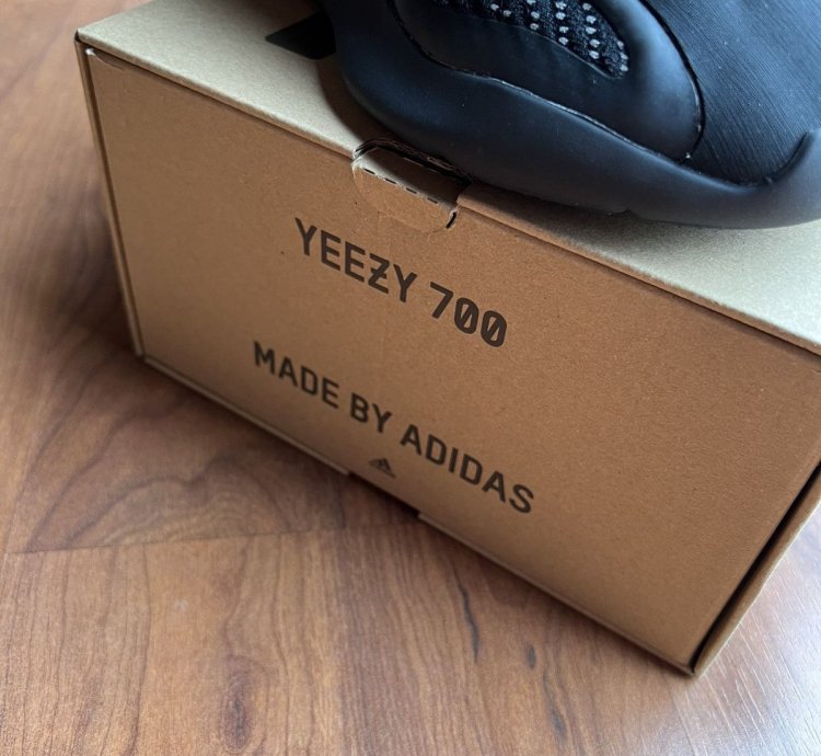 Yeezy 700 V3 Dark Glow 2021 New Womens 6 5 Mens 5