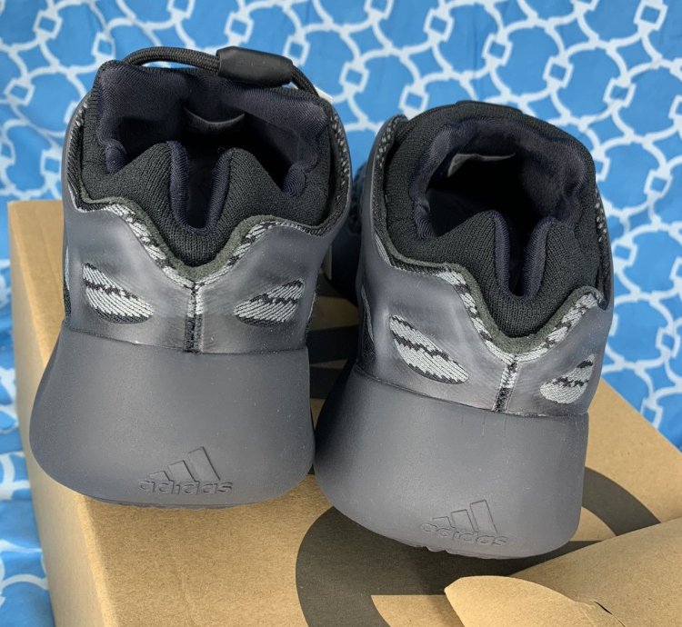 Yeezy 700 V3 Men Size 10 Dark Glow Adidas Black Sneakers